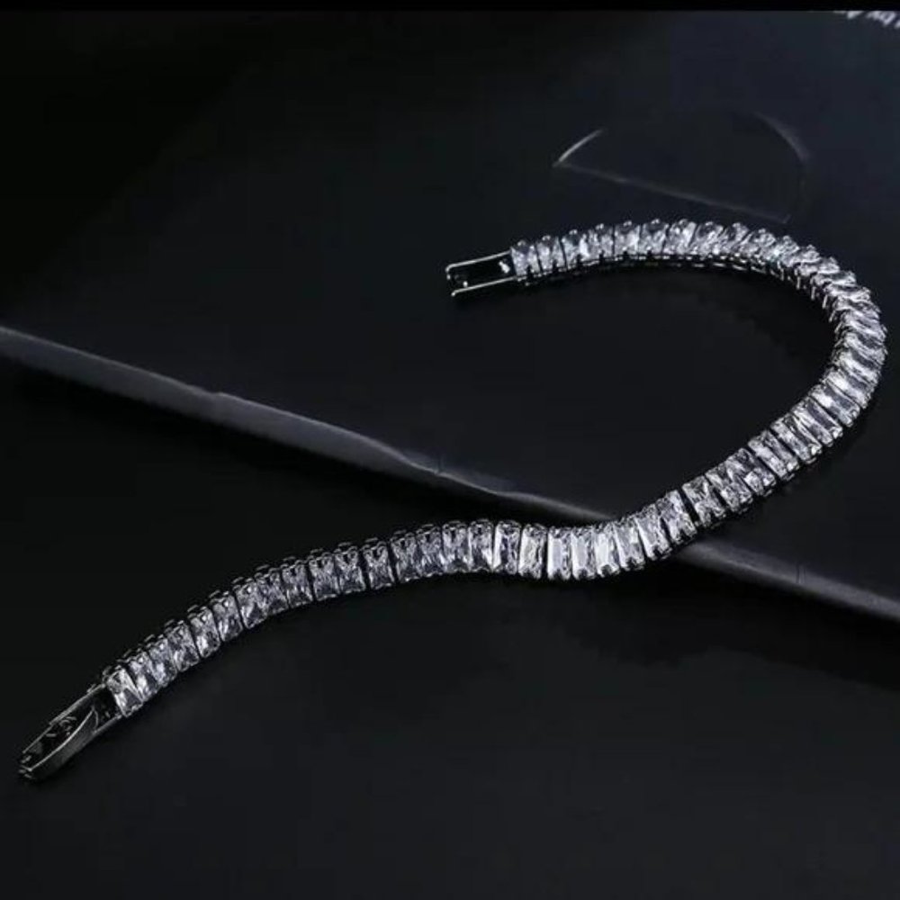 NEW LUXURY BANGLE 925 STERLING SILVER BRACELET, NICE BRACELET, CUTE BRACELET - Picture 6 of 7